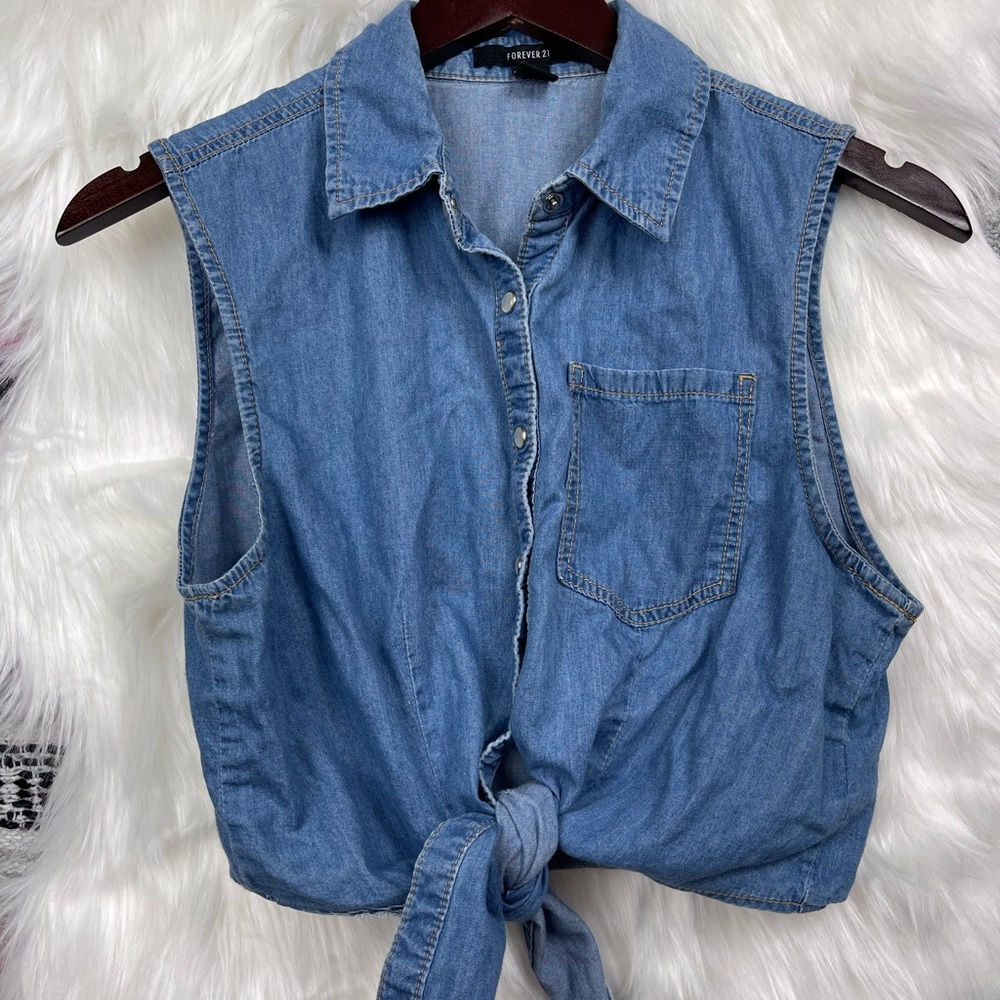 Forever 21 • Button Front Tie Up Crop • Denim • L
